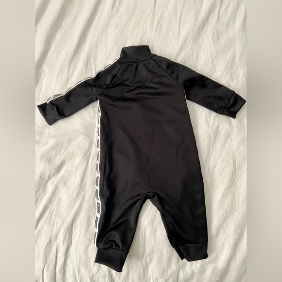 ✔️Nike✔️ Infant Baby Gender Neutral Black Zip Up Bodysuit 6M - Picture 7 of 8